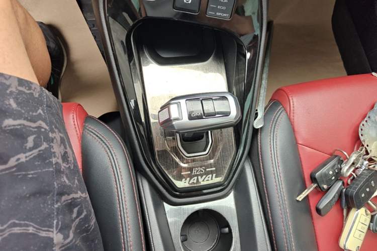 Used Haval H2s 2017 Red-Label 1.5T Dual-Clutch Elite Model Gear Lever