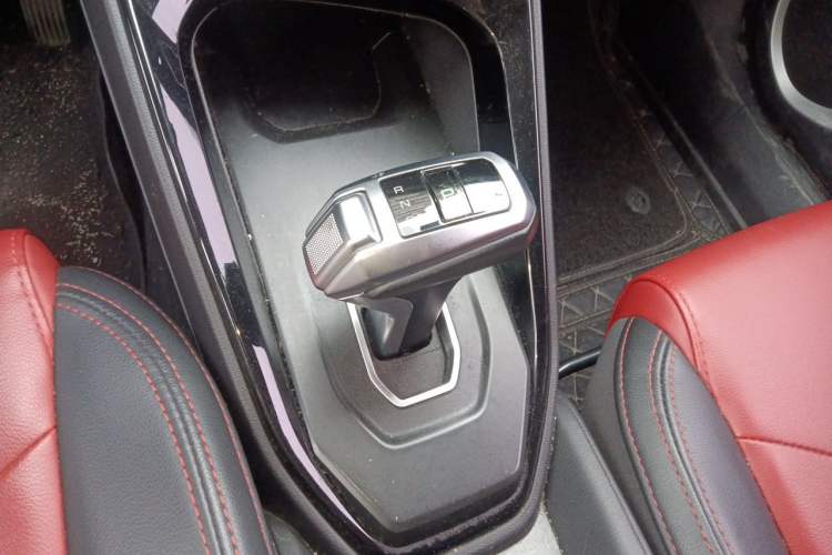 Used Haval H2s 2017 Blue Label 1.5T Dual-Clutch Elite Model Gear Lever
