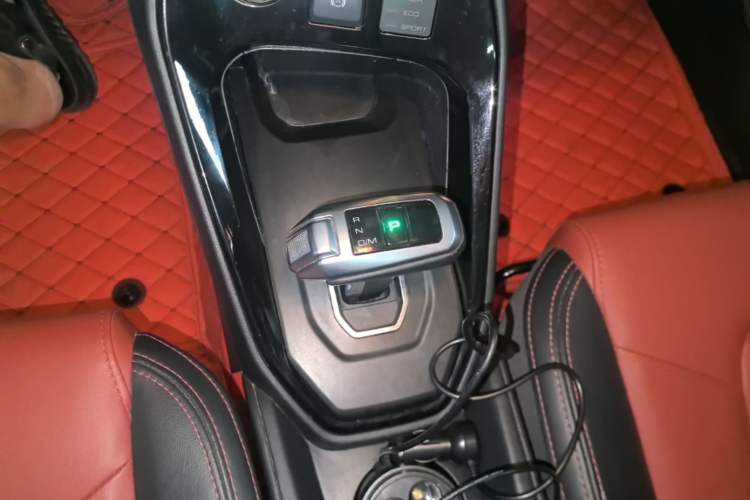 Used Haval H2s 2017 Red-Label 1.5T Dual-Clutch Elite Model Gear Lever