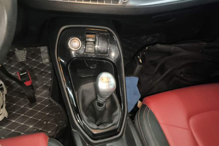 Used Haval H2s 2017 Blue Label 1.5T Manual Comfort Edition Gear Lever