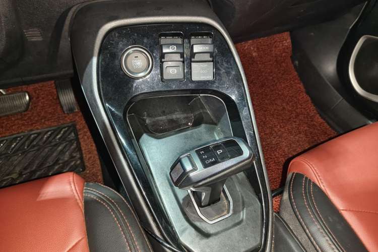 Used Haval H2s 2017 Red-Label 1.5T Dual-Clutch Elite Model Interior 4