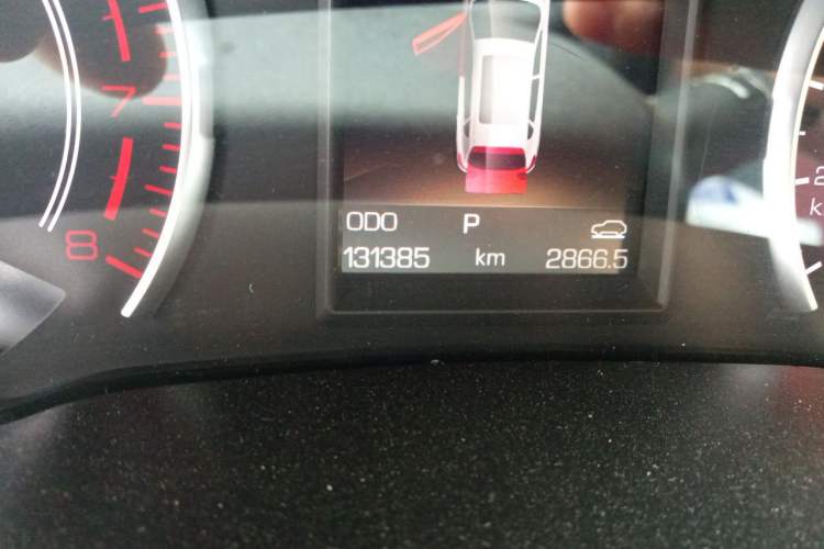 Used Haval H2s 2017 Red-Label 1.5T Dual-Clutch Luxury Model Odometer Close Up