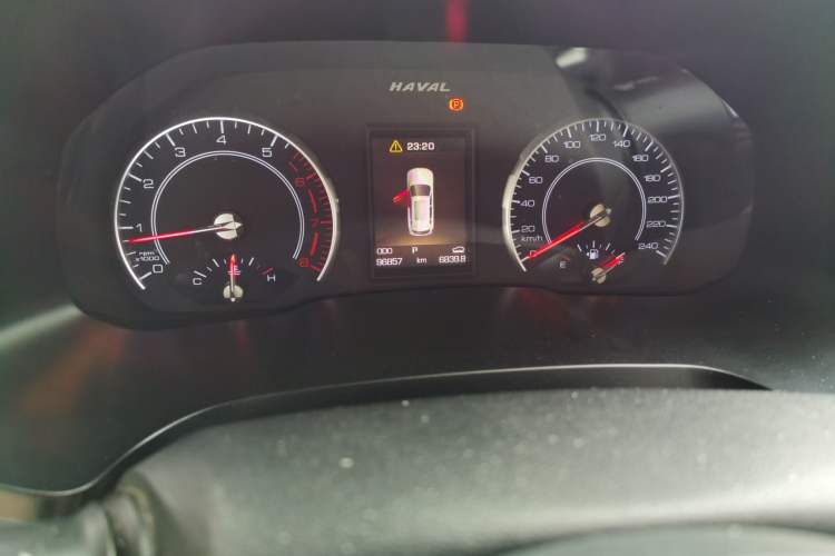 Used Haval H2s 2017 Red-Label 1.5T Dual-Clutch Comfort Model Odometer Close Up
