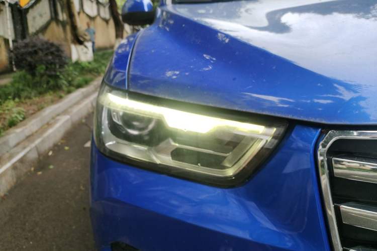Used Haval H2s 2017 Red Label 1.5T Manual Comfort Model Right Front Headlight