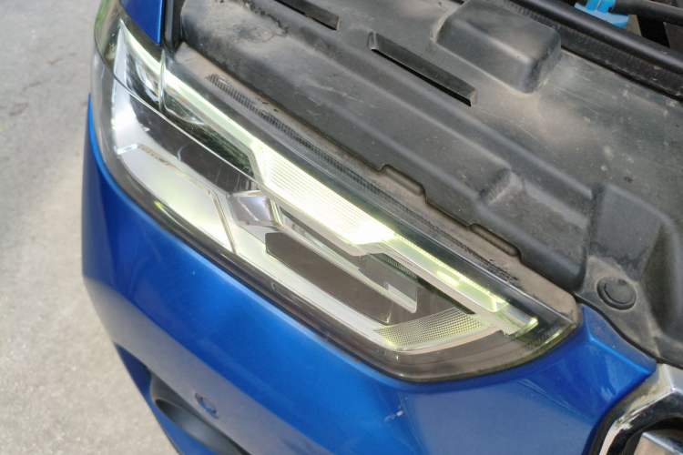 Used Haval H2s 2017 Red-Label 1.5T Dual-Clutch Luxury Model Right Front Headlight