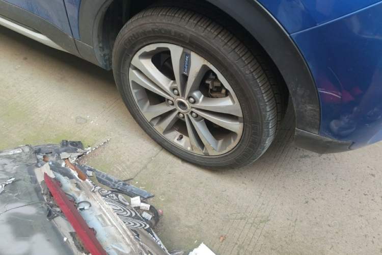 Used Haval H2s 2017 Blue Label 1.5T Dual-Clutch Luxury Model Right Front Wheel Hub