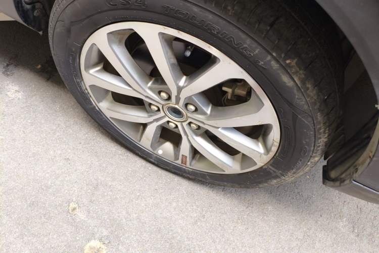 Used Haval H2s 2017 Red-Label 1.5T Dual-Clutch Luxury Model Right Front Wheel Hub
