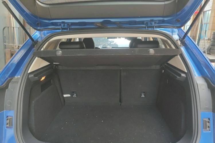Used Haval H2s 2017 Blue Label 1.5T Dual-Clutch Luxury Model Trunk