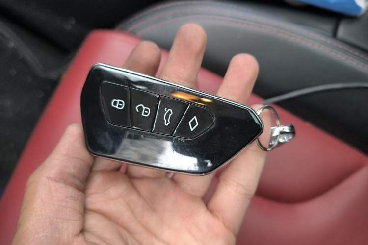 Used Haval H2s 2017 Red-Label 1.5T Dual-Clutch Elite Model Vehicle Key
