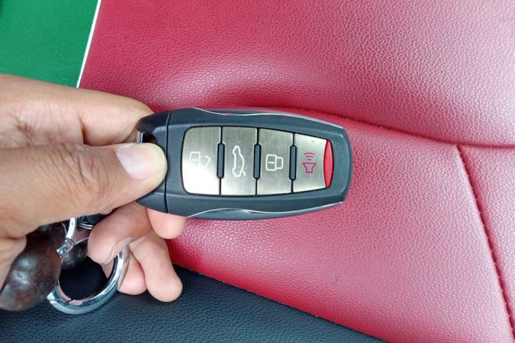 Used Haval H2s 2017 Red-Label 1.5T Dual-Clutch Luxury Model Vehicle Key