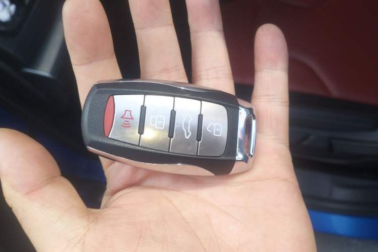 Used Haval H2s 2017 Red-Label 1.5T Dual-Clutch Elite Model Vehicle Key
