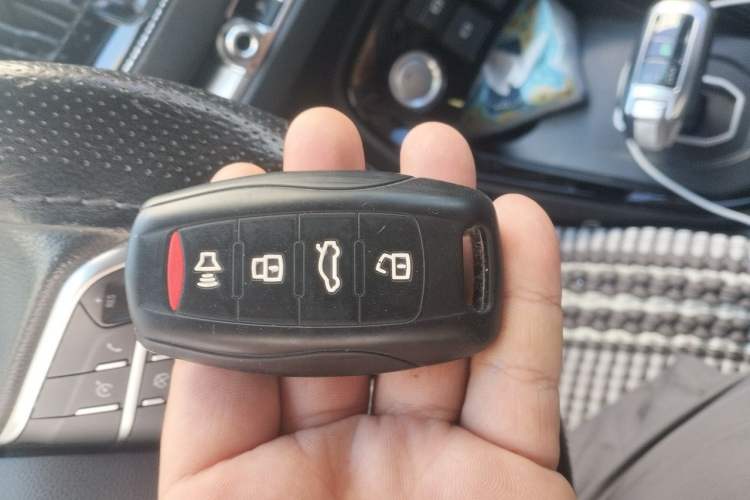 Used Haval H2s 2017 Red-Label 1.5T Dual-Clutch Luxury Model Vehicle Key