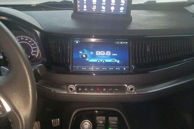 Used Haval H2s 2017 Red-Label 1.5T Dual-Clutch Luxury Model Audio And AC Panel