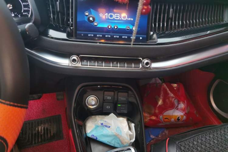 Used Haval H2s 2017 Red-Label 1.5T Dual-Clutch Comfort Model Audio And AC Panel