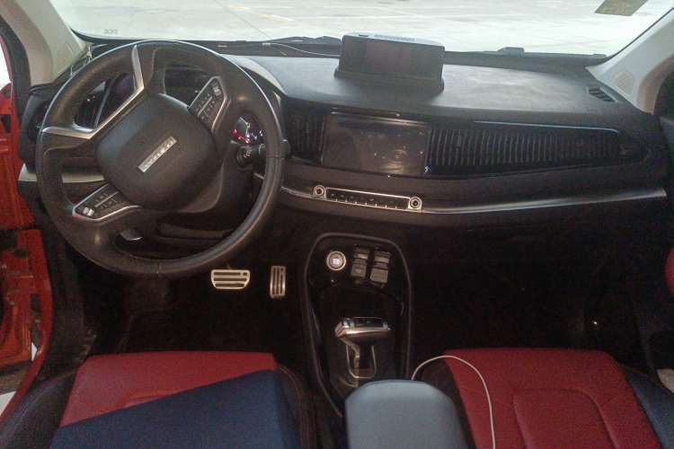Used Haval H2s 2017 Red-Label 1.5T Dual-Clutch Luxury Model Center Console