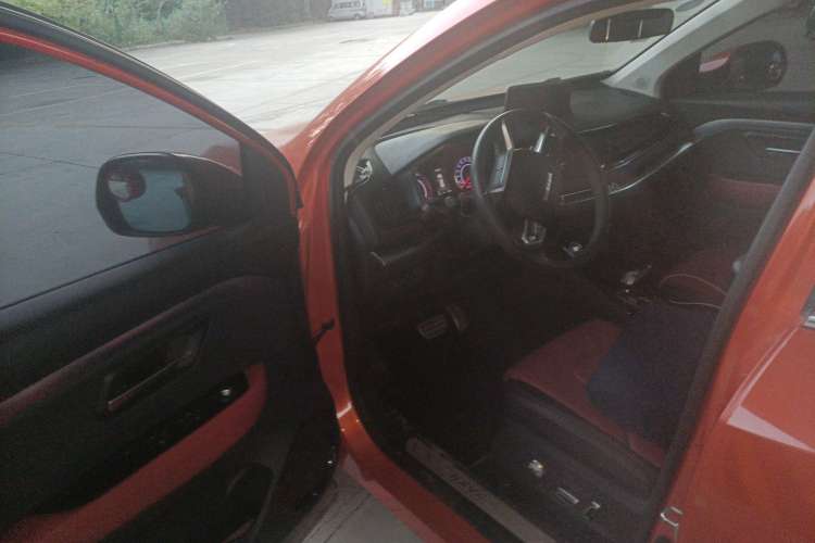 Used Haval H2s 2017 Red-Label 1.5T Dual-Clutch Luxury Model Driver Seat