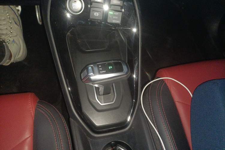 Used Haval H2s 2017 Red-Label 1.5T Dual-Clutch Luxury Model Gear Lever