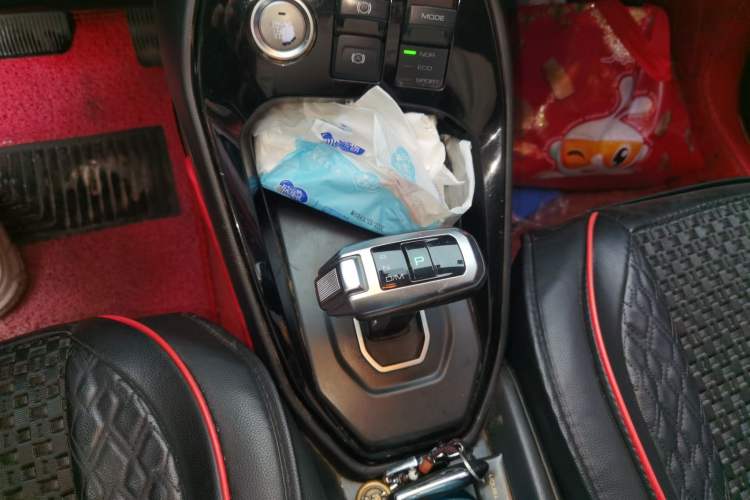 Used Haval H2s 2017 Red-Label 1.5T Dual-Clutch Comfort Model Gear Lever