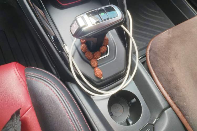 Used Haval H2s 2017 Red-Label 1.5T Dual-Clutch Luxury Model Gear Lever
