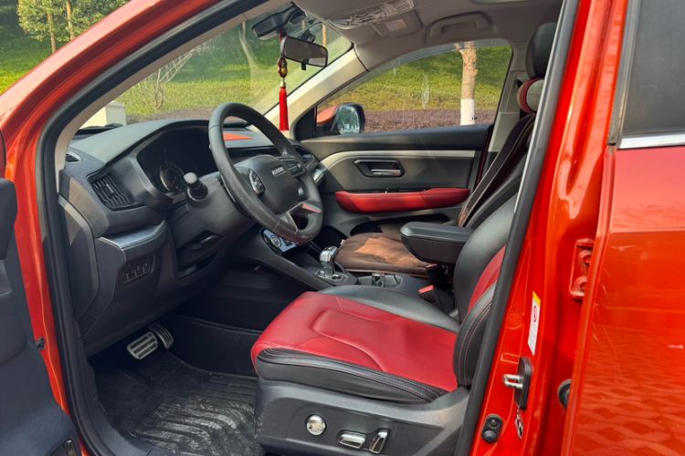 Used Haval H2s 2017 Red-Label 1.5T Dual-Clutch Luxury Model Interior 2
