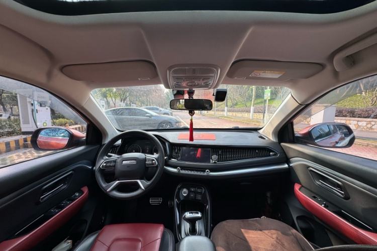 Used Haval H2s 2017 Red-Label 1.5T Dual-Clutch Luxury Model Interior 3