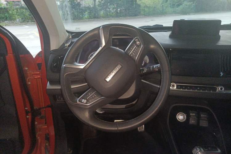 Used Haval H2s 2017 Red-Label 1.5T Dual-Clutch Luxury Model Steering Wheel