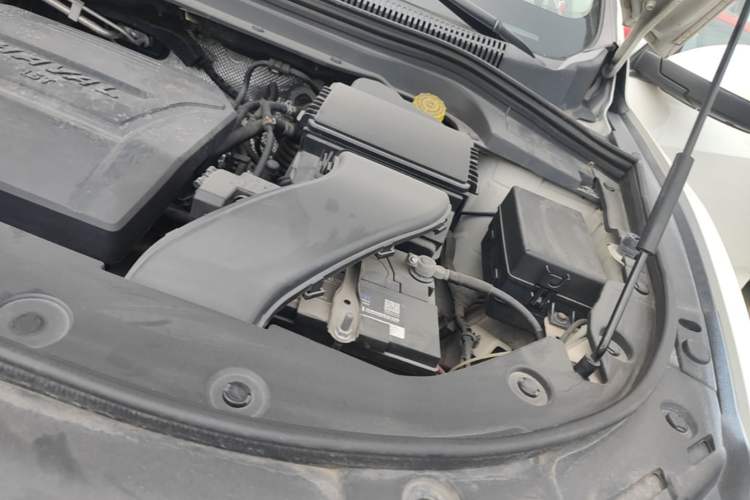 Used Haval H2s 2017 Blue Label 1.5T Dual-Clutch Luxury Model Engine Bay Left