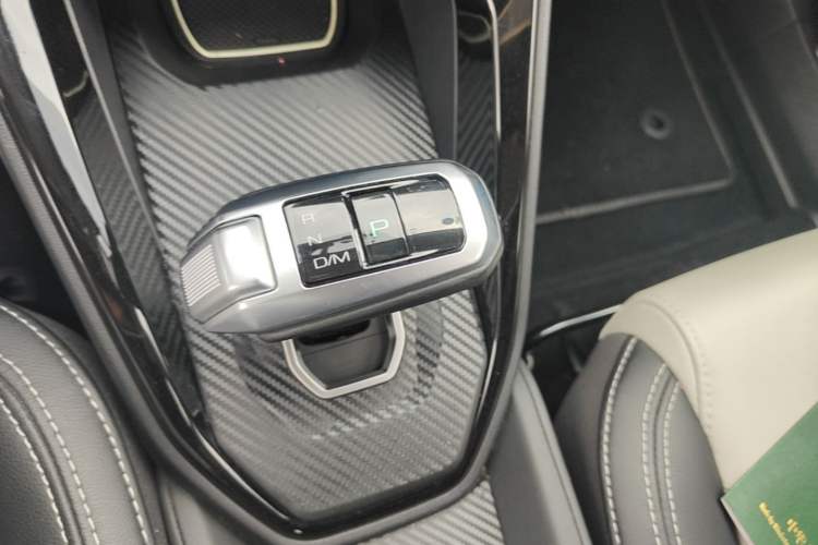 Used Haval H2s 2017 Blue Label 1.5T Dual-Clutch Luxury Model Gear Lever