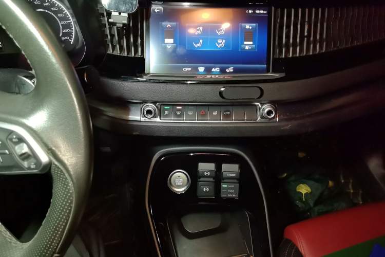 Used Haval H2s 2017 Red-Label 1.5T Dual-Clutch Elite Model Audio And AC Panel