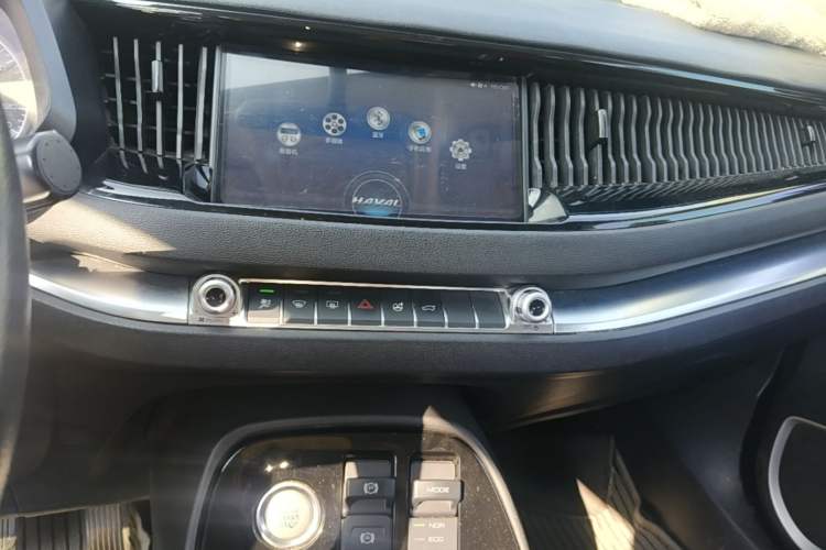 Used Haval H2s 2017 Red-Label 1.5T Dual-Clutch Elite Model Audio And AC Panel