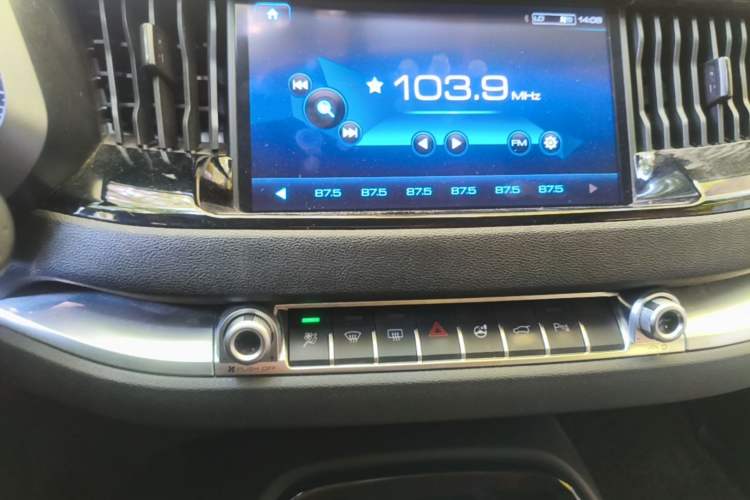 Used Haval H2s 2017 Red-Label 1.5T Dual-Clutch Luxury Model Audio And AC Panel