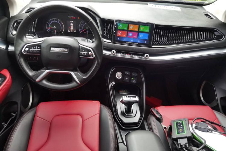 Used Haval H2s 2017 Red-Label 1.5T Dual-Clutch Elite Model Center Console