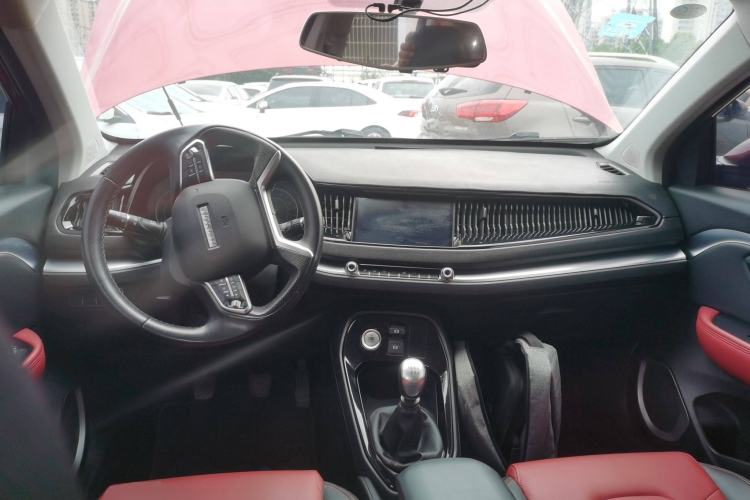 Used Haval H2s 2017 Red-Label 1.5T Manual Elite Model Center Console