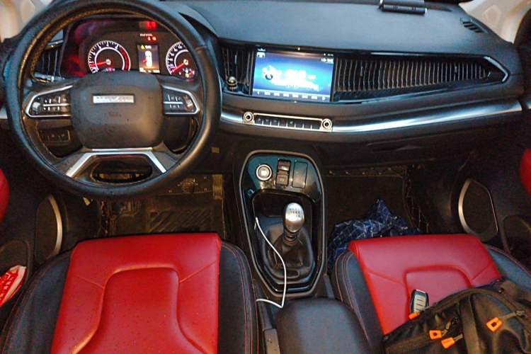 Used Haval H2s 2017 Blue Label 1.5T Manual Elite Model Center Console