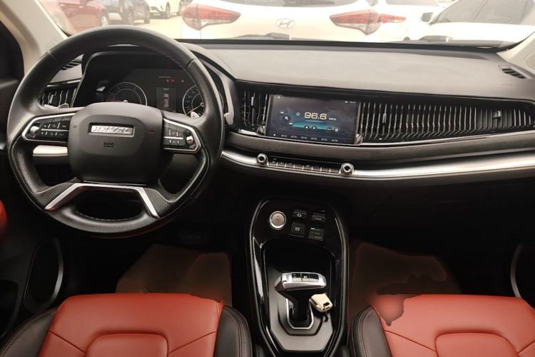 Used Haval H2s 2017 Red-Label 1.5T Dual-Clutch Elite Model Center Console