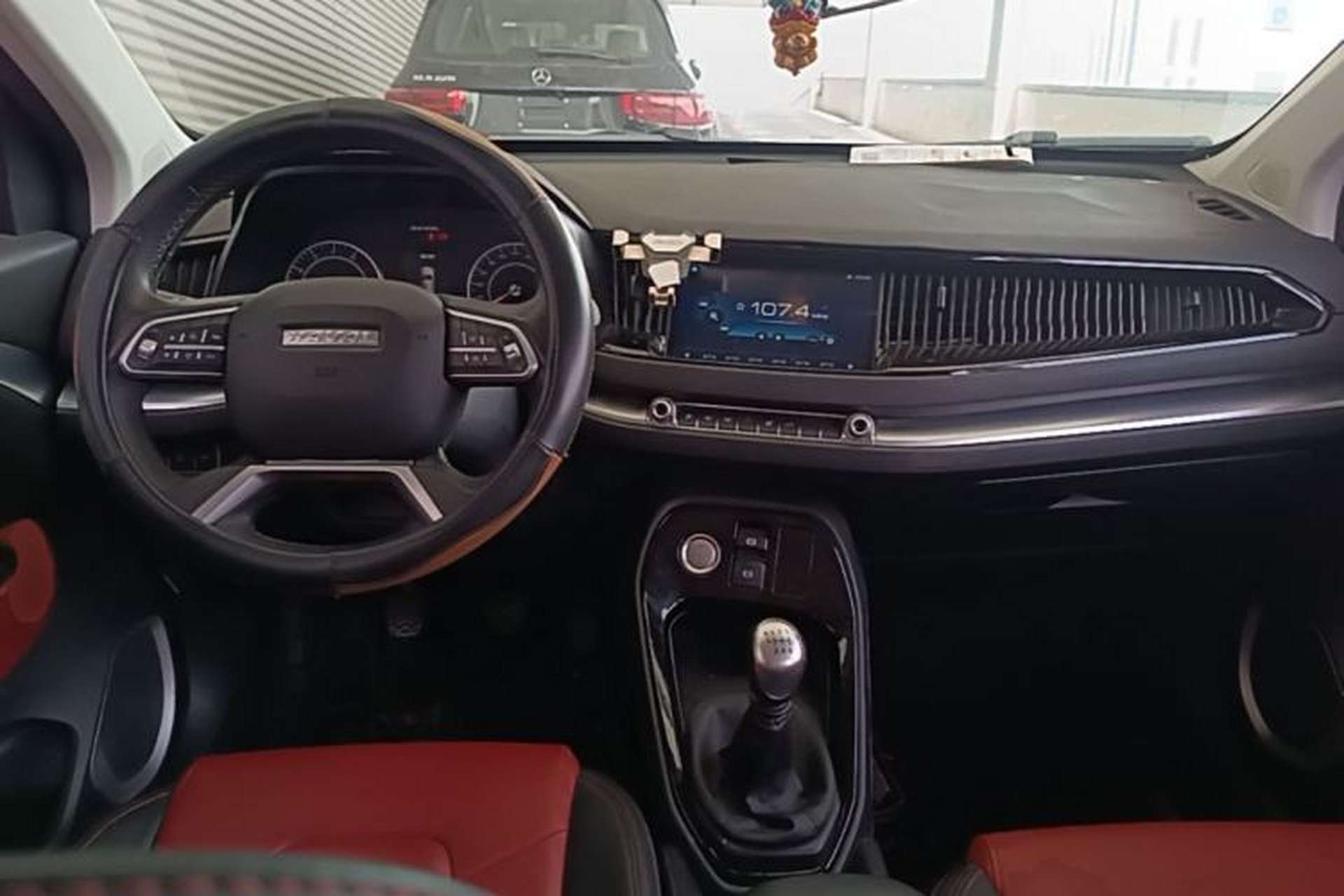 Used Haval H2s 2017 Red Label 1.5T Manual Comfort Model Center Console