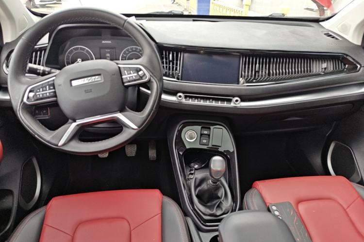 Used Haval H2s 2017 Blue Label 1.5T Manual Elite Model Center Console