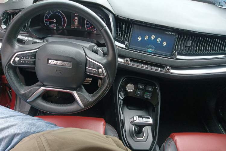 Used Haval H2s 2017 Red-Label 1.5T Dual-Clutch Luxury Model Center Console