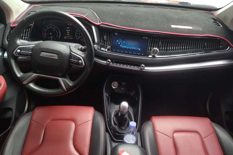 Used Haval H2s 2017 Red-Label 1.5T Manual Elite Model Center Console