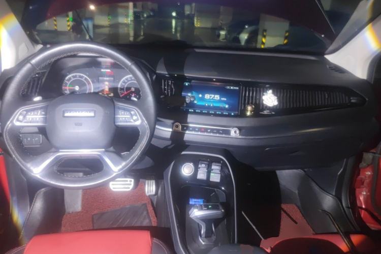 Used Haval H2s 2017 Red-Label 1.5T Dual-Clutch Luxury Model Center Console