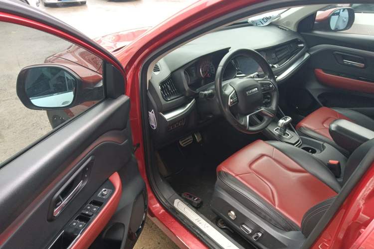 Used Haval H2s 2017 Red-Label 1.5T Dual-Clutch Luxury Model Driver Seat