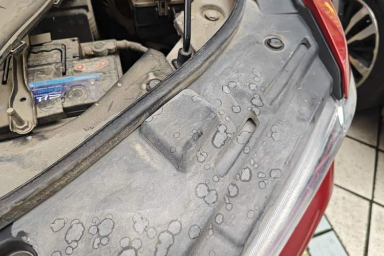 Used Haval H2s 2017 Red-Label 1.5T Dual-Clutch Luxury Model Engine Bay Left