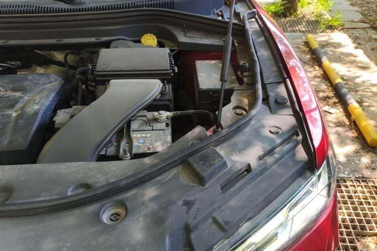 Used Haval H2s 2017 Red-Label 1.5T Dual-Clutch Luxury Model Engine Bay Left