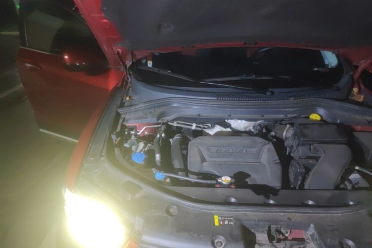 Used Haval H2s 2017 Red-Label 1.5T Dual-Clutch Luxury Model Engine Bay Right