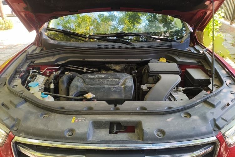 Used Haval H2s 2017 Red-Label 1.5T Dual-Clutch Luxury Model Engine Bay