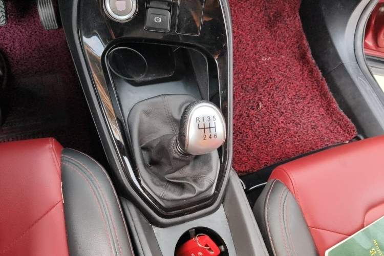 Used Haval H2s 2017 Blue Label 1.5T Manual Elite Model Gear Lever
