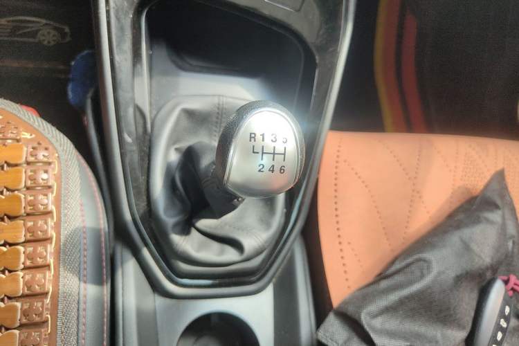 Used Haval H2s 2017 Blue Label 1.5T Manual Elite Model Gear Lever