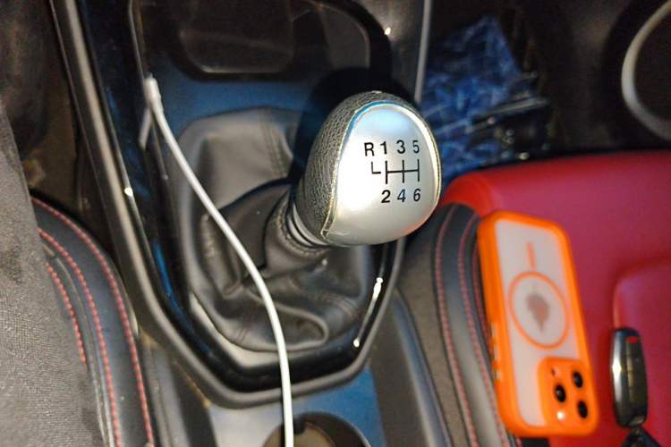 Used Haval H2s 2017 Blue Label 1.5T Manual Elite Model Gear Lever