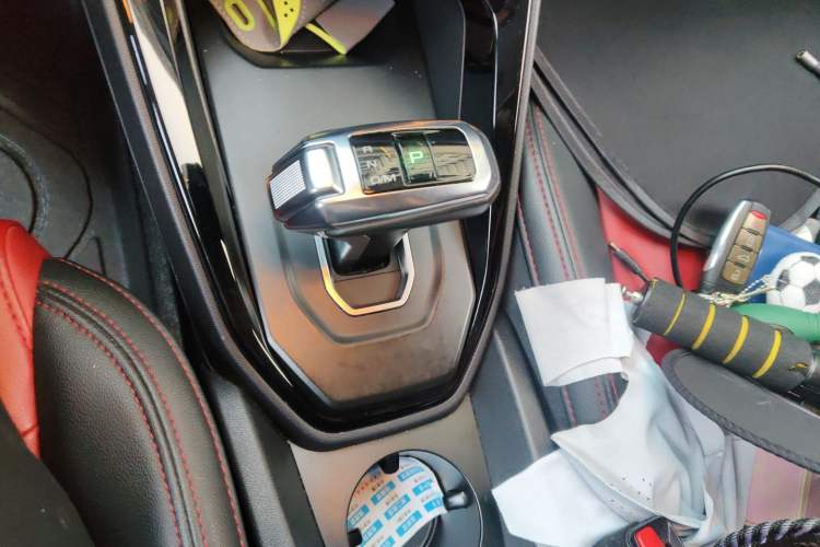 Used Haval H2s 2017 Red-Label 1.5T Dual-Clutch Luxury Model Gear Lever