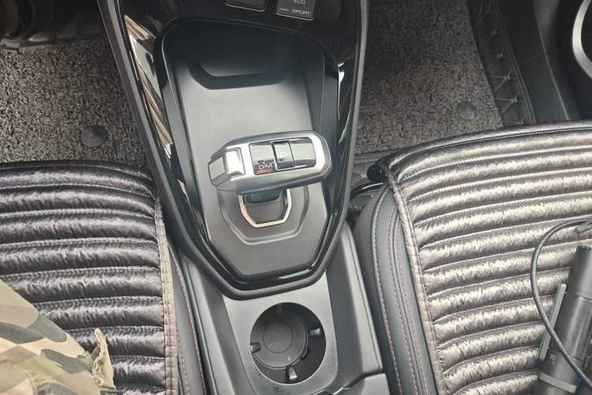 Used Haval H2s 2017 Red-Label 1.5T Dual-Clutch Elite Model Gear Lever